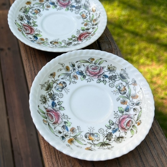 Windsor Ware Johnson Bros England Set Of 2 Teacup Saucers Floral Roses Flowers - Picture 2 of 9